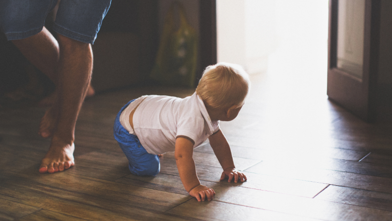 Gibalni razvoj – kaj se zgodi, če otrok preskoči fazo kobacanja?