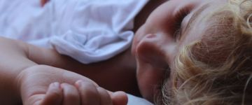 Kaj naj naredim, da bo otrok prej zaspal?!