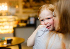 Čustveno zreli starši otroka spodbujajo, da čustev, kot so jeza, žalost in strah, ne zadržuje v sebi!