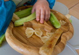 Zakaj se je tudi Jasmina odločila za hranjenje po BLW metodi? In kako je Gaja prvič jedla ...